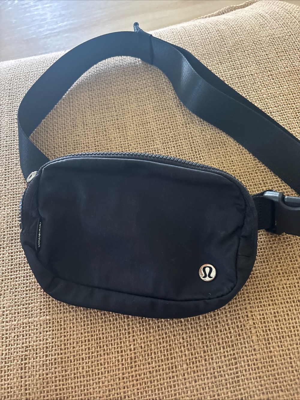 Lululemon Everywhere Belt Crossbody Bag Black Fanny Pack EUC-adjustable